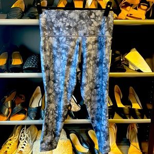 NWT Athleta Salutation Stash Pocket II Printed 7/8 Tight